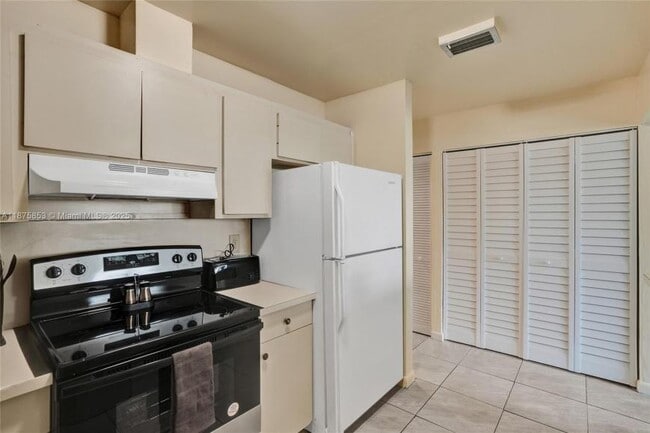 Building Photo - 3 bedroom in West Park FL 33023