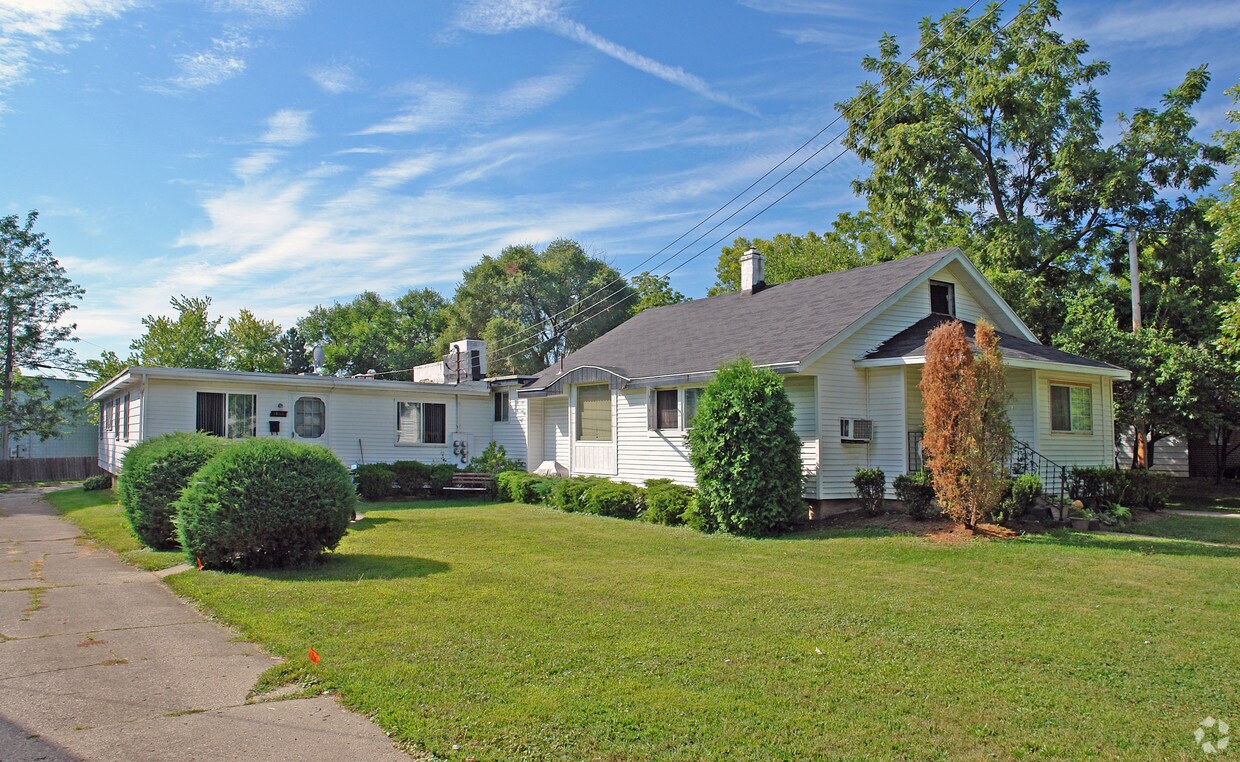 Primary Photo - 1830-1838 Roslyn Ave