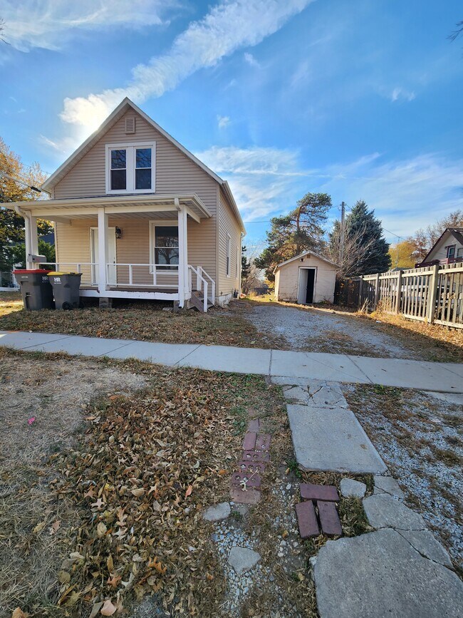 Building Photo - 1117 Saratoga St