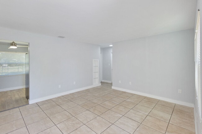 Foto del edificio - 2525 Forest Dr