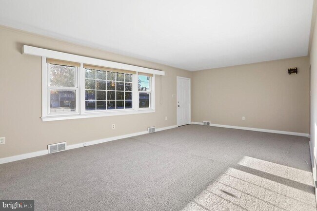 Building Photo - 161 Princeton Hightstown Rd