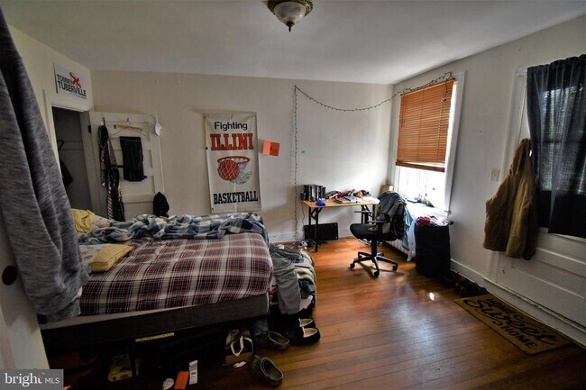 Foto del edificio - 2622 Woodley Pl NW