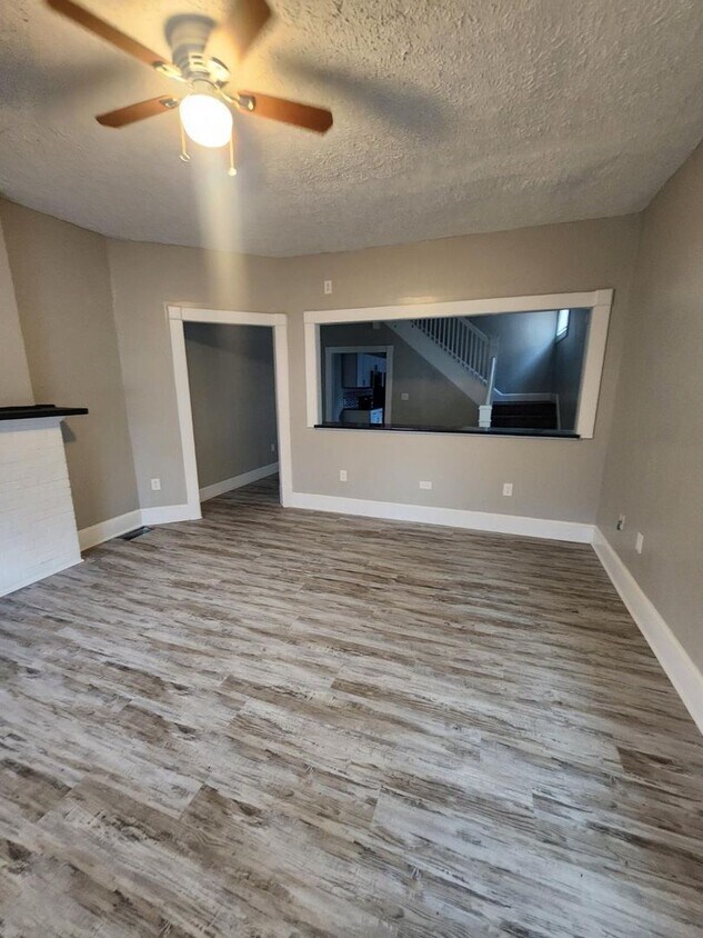 Primary Photo - Spacious 3 Bedroom Duplex Near 10th and Sherman Dr.