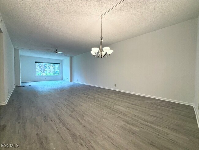 Building Photo - 2264 Winkler Ave