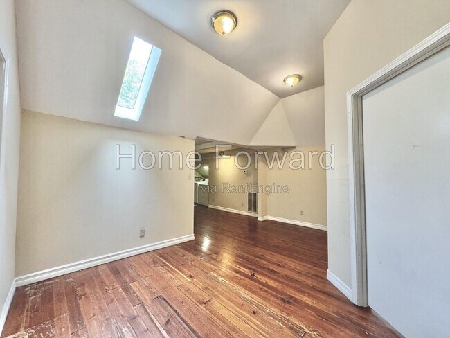 Foto del edificio - 369 S Broadway Park