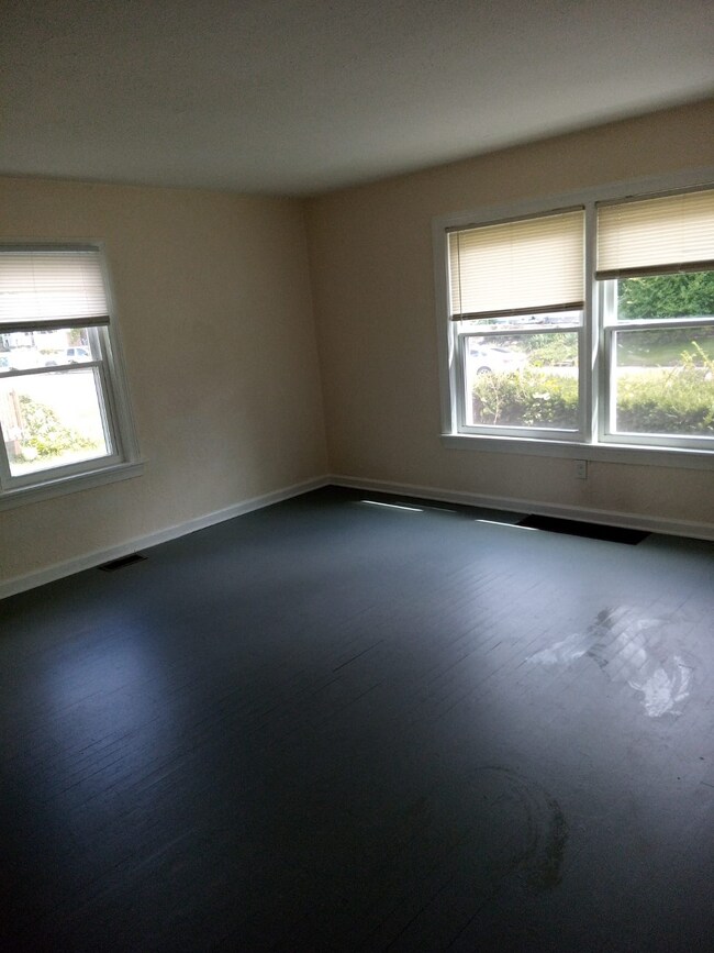 Sala de estar - 2051 Parkhill Dr