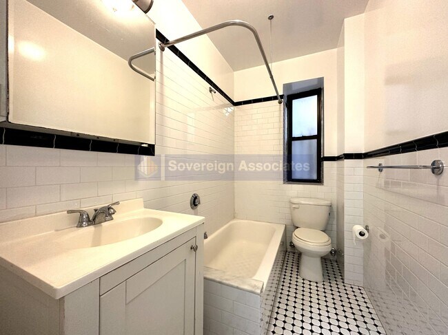 Foto del edificio - 105 Pinehurst Avenue