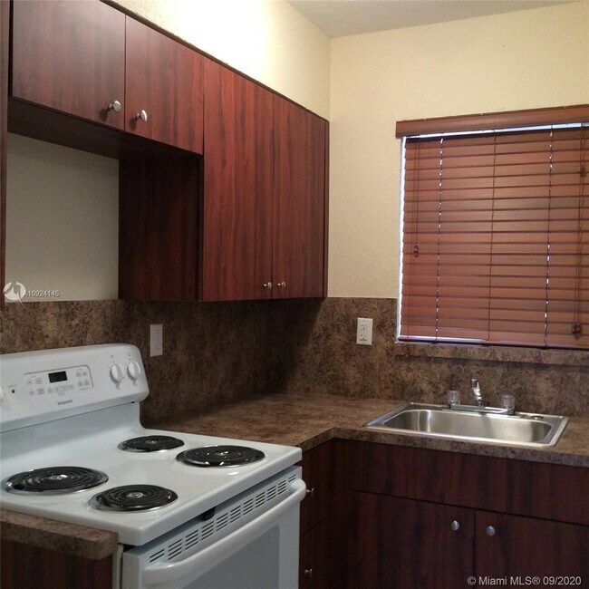 Foto del edificio - 1310 NE 127th St