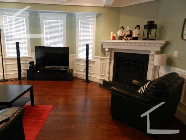 Foto del edificio - AMAZING 4 bed 3 bath in Brighton... JUNE 1ST MOVE IN