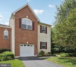Building Photo - 929 Shenkle Dr