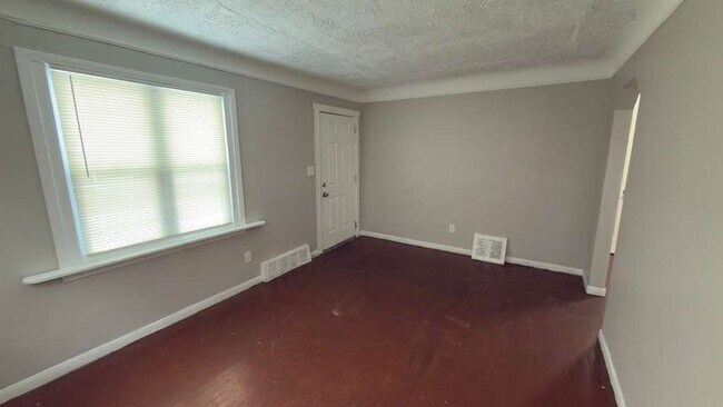 Foto del edificio - 19210 Revere St