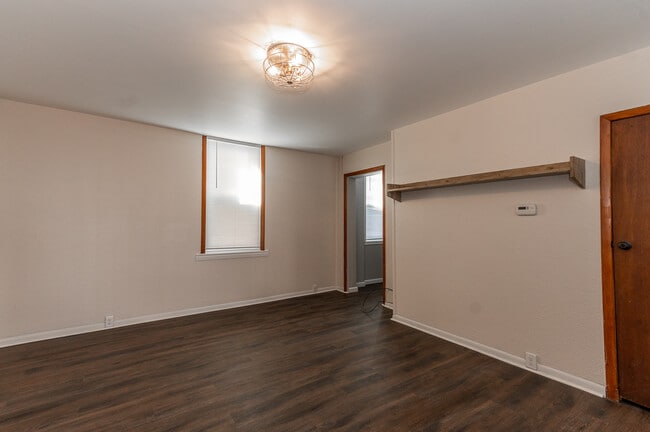 Building Photo - 217 Kaercher St