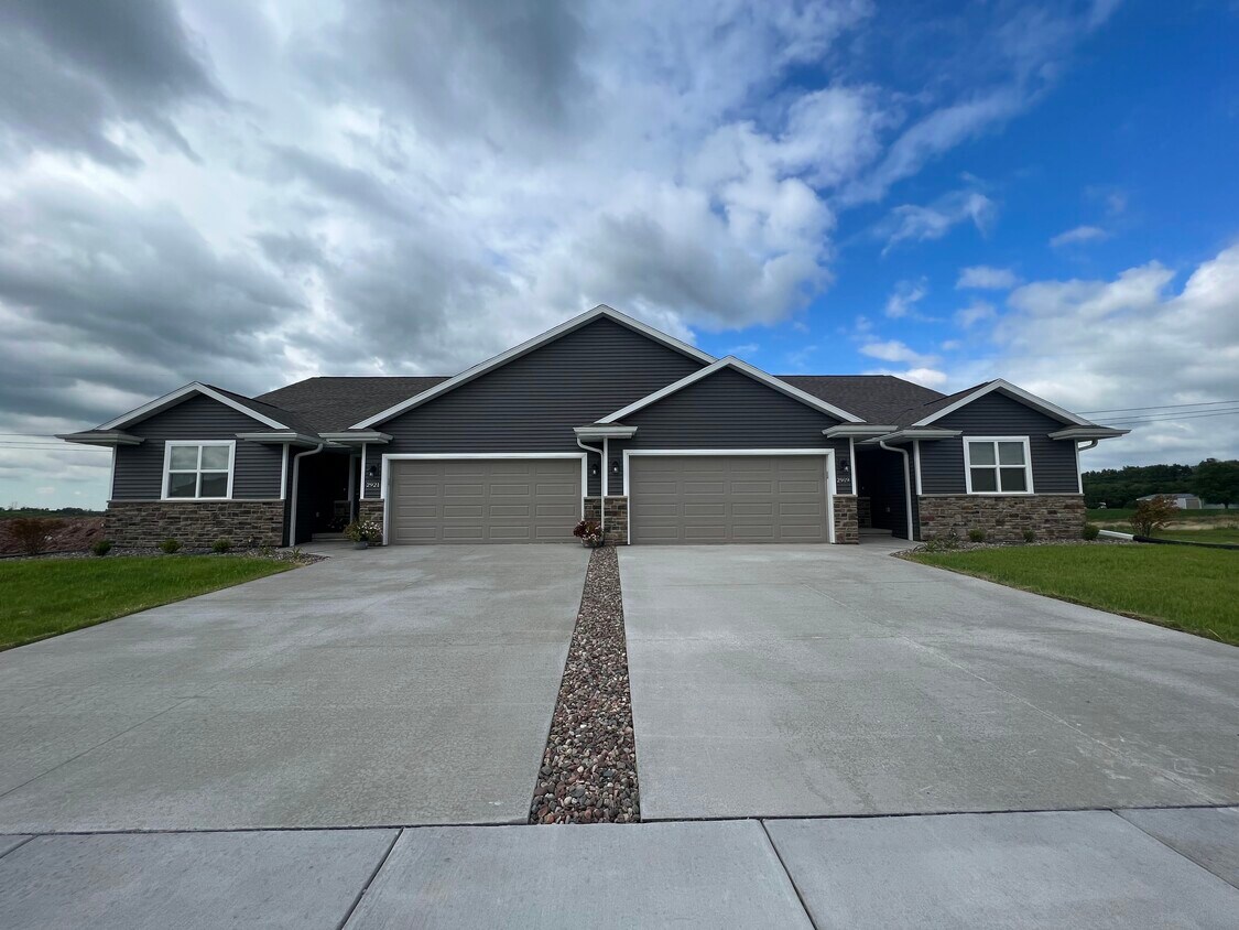 2919 Sabal Oak Dr, Hobart, WI 54115 House Rental in Hobart, WI