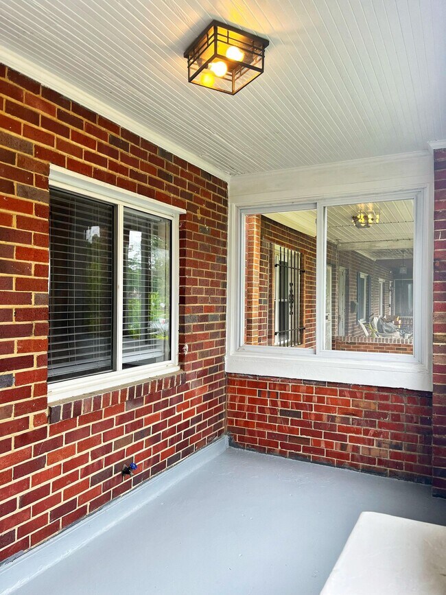 Foto del edificio - 243 34th St NE