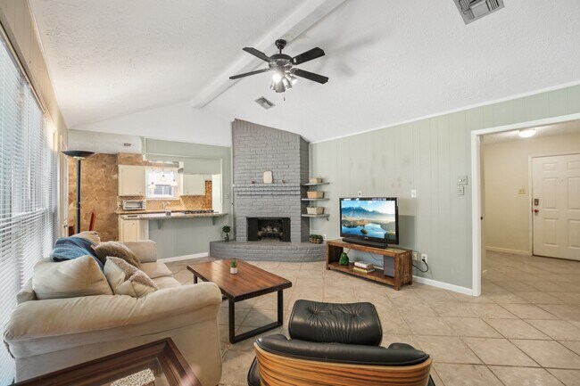 Foto del edificio - 15126 Silverman St