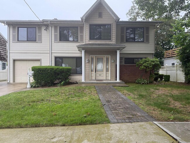 Foto del edificio - 1357 Kew Ave