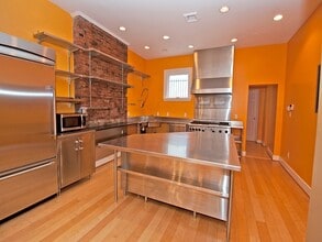 Building Photo - 1922 E Carson St