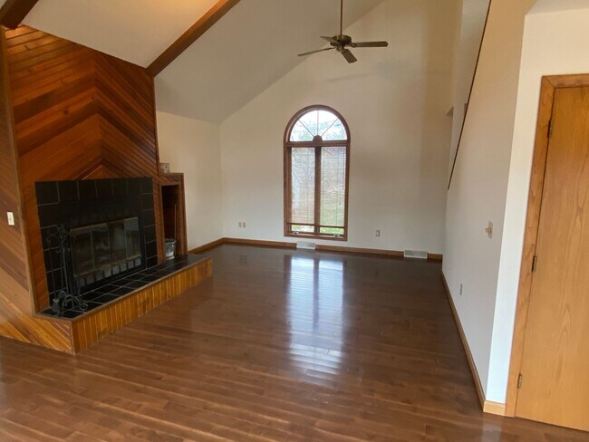 Foto del edificio - 3-Bedroom, 3-Full Bath Single Family Home with Amazing City Views