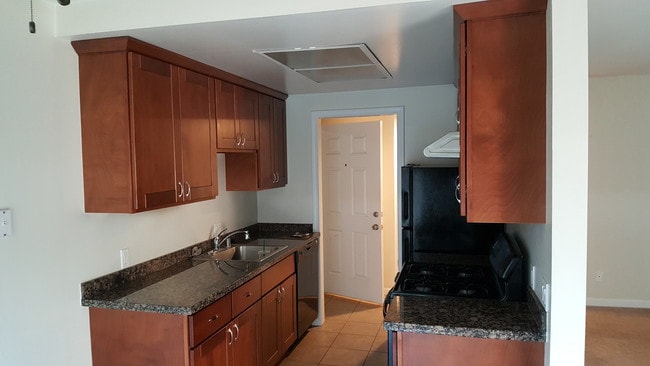 Kitchen - 408 La Gonda Way