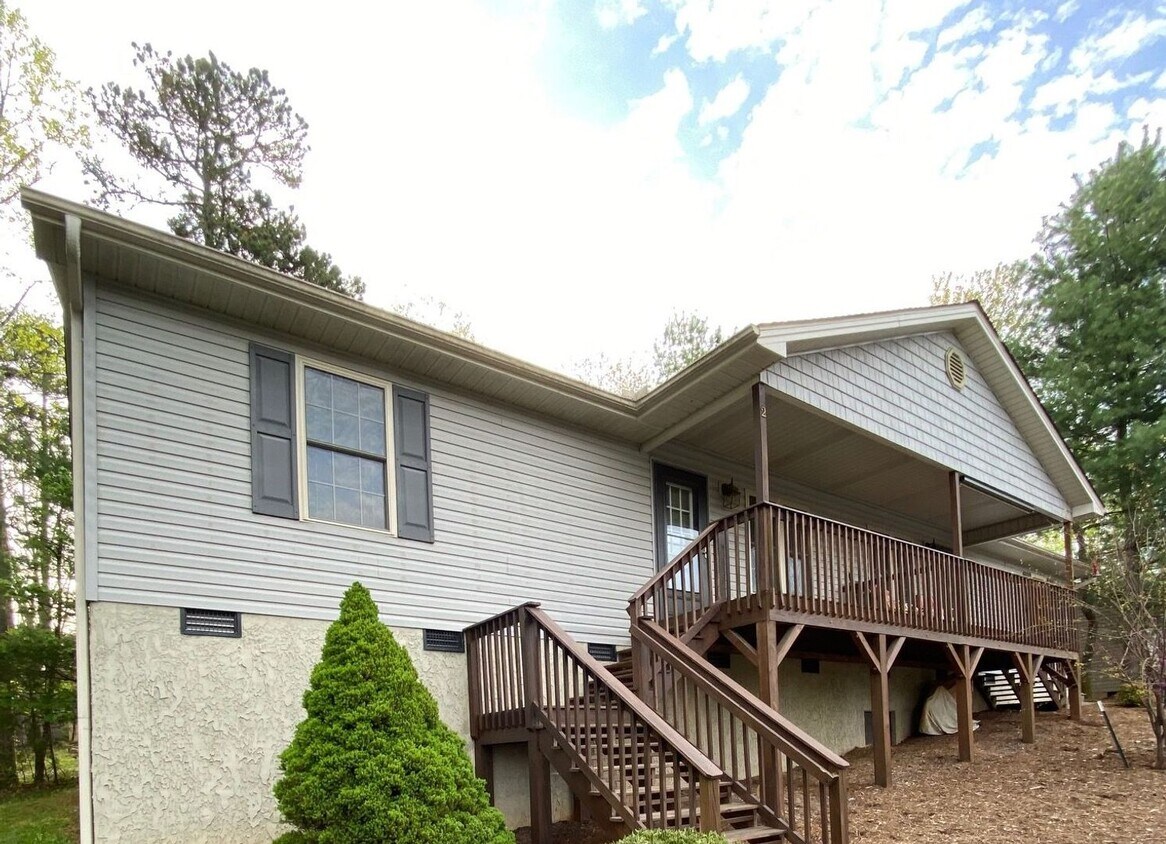 Primary Photo - North AVL - Spacious 2/2 Apartment