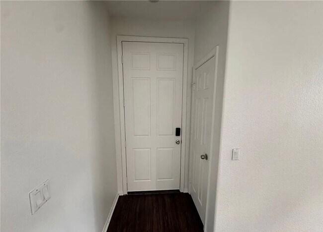 Foto del edificio - 28291 Cedar Ln