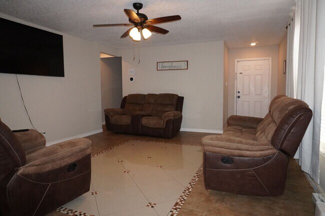 Building Photo - 3632 Candlehill