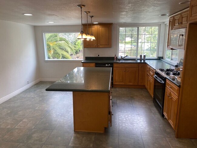 Building Photo - Cute home in Benicia near town!