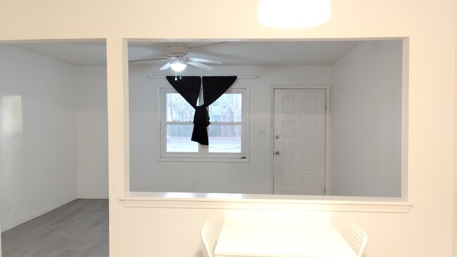 Foto del edificio - 755 Burcale Rd