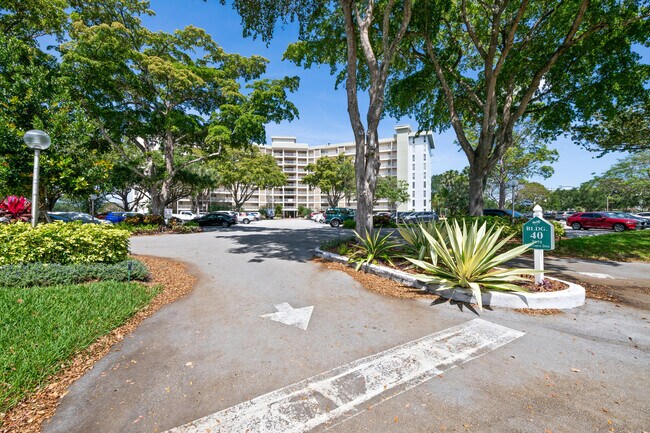 Foto del edificio - 3051 N Course Dr