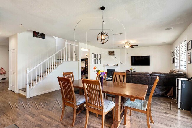 Foto del edificio - Live the Lake Life! Stunning 4 Bed/2.5 Bat...