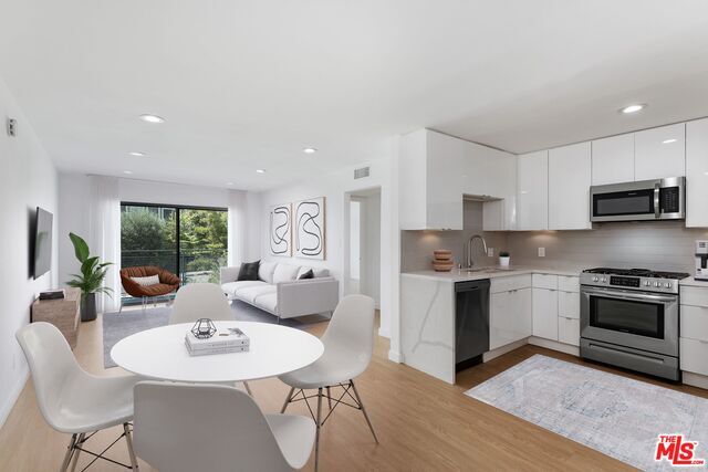Foto principal - 1546 S Bundy Dr
