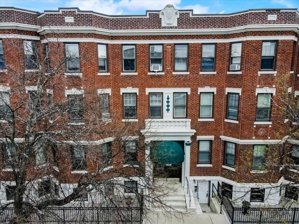 Primary Photo - 1568 Commonwealth Ave