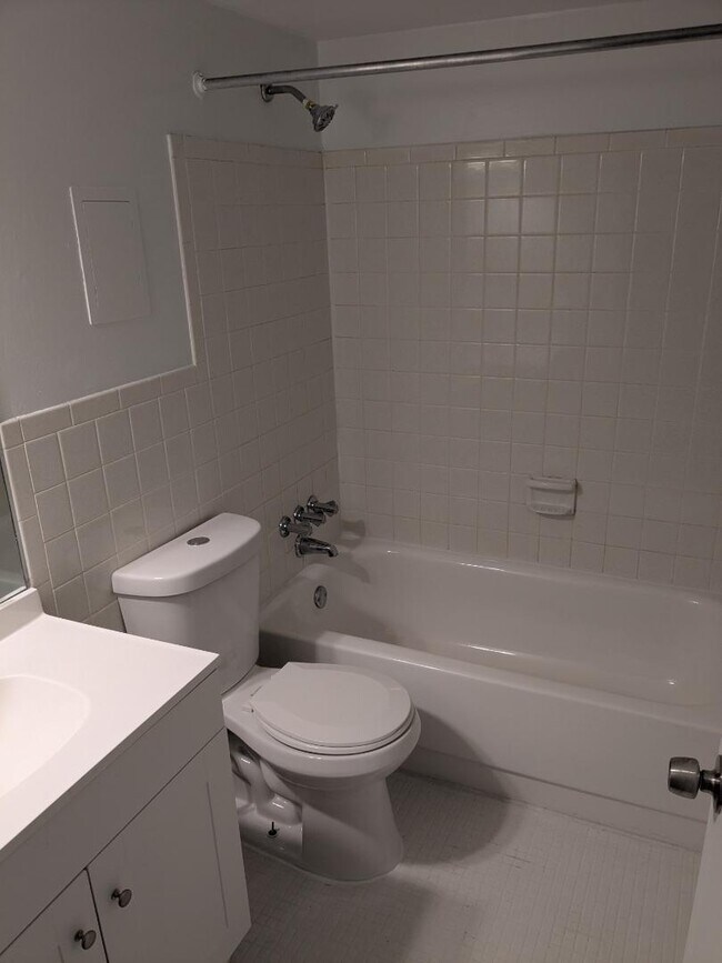 Foto del edificio - 620 Pedretti Ave