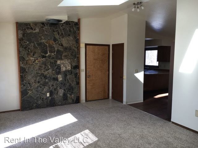 Building Photo - 5765 E Bogard Rd