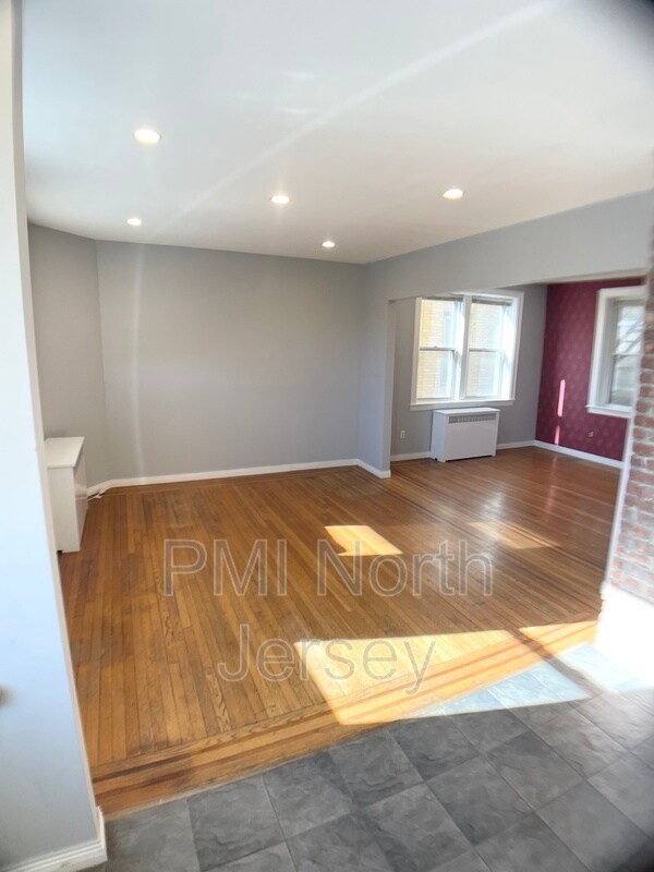 Primary Photo - 7435 Boulevard E