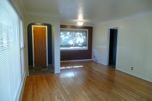 Foto del edificio - Royal Oak Two Bedroom / One Bathroom Brick Ranch on Large Fenced Lot