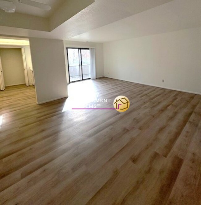 Foto del edificio - 2 Bedroom Condo in Gated Midvale Community