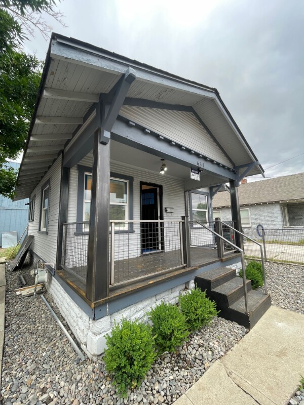 Foto del edificio - 637 Morrill Ave