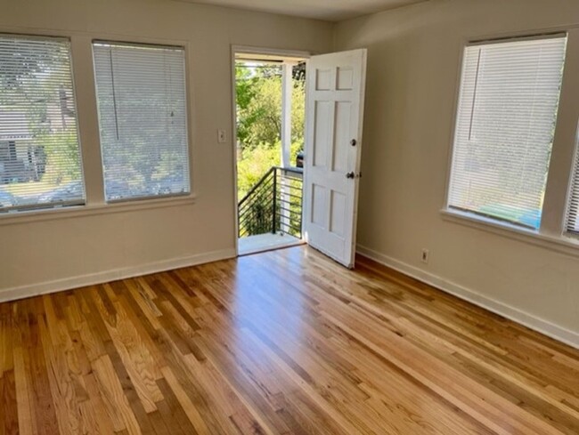 Building Photo - YUNG DUPLEX