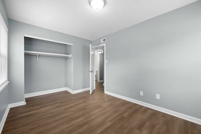 Building Photo - 611 Park Ave
