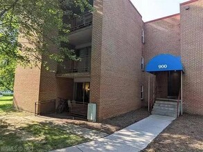 Building Photo - 900 #3 Brightwood Manor Dr