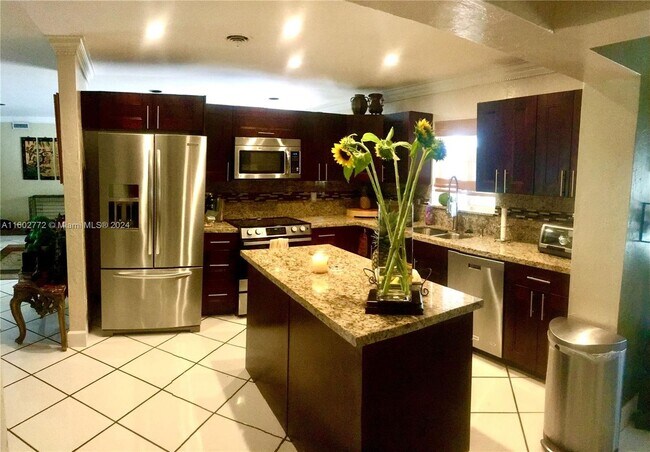 Foto del edificio - 4220 Hayes Street 0, Hollywood, FL 33021