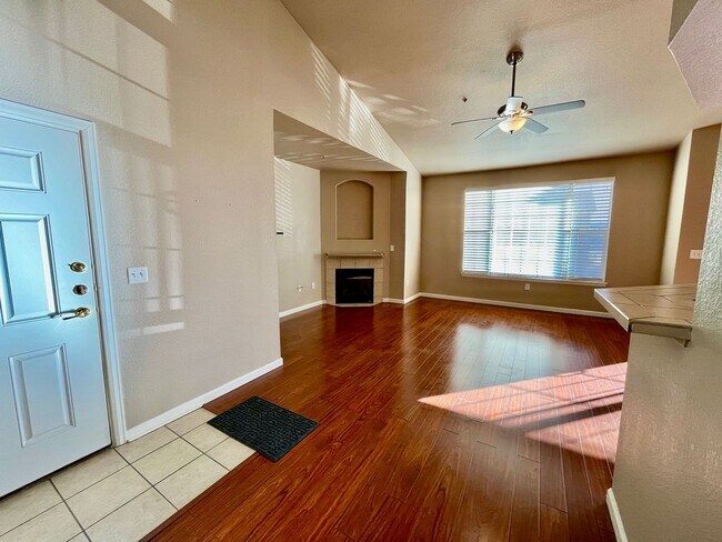 Building Photo - 2 bed 2 bath condo in First Creek Farms