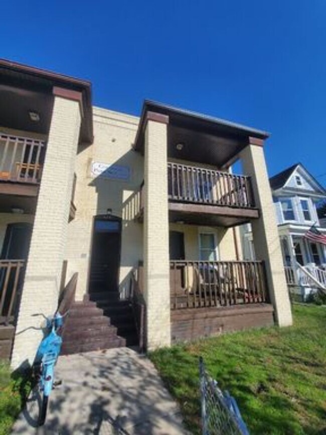 Building Photo - 420 W 31st St