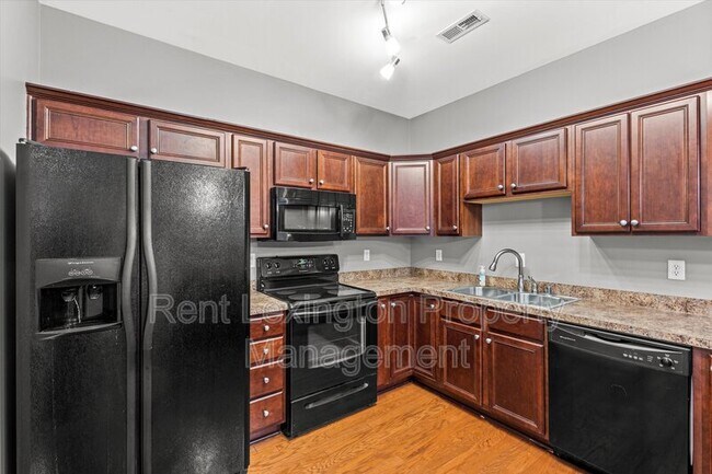 Foto del edificio - 4464 Stuart Hall Blvd