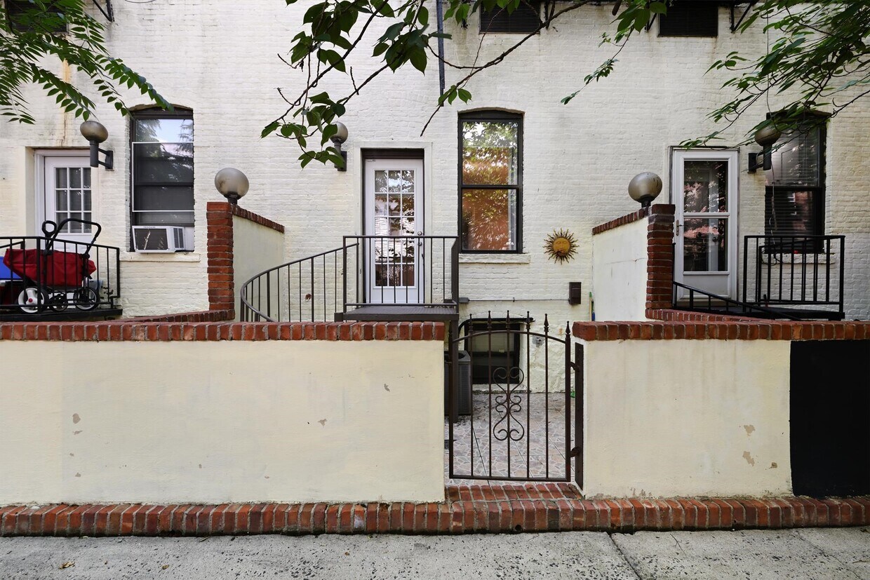 Foto principal - 222-224 48th St