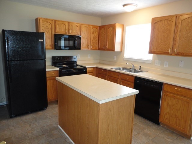 Building Photo - 1209 Summer Ridge Lane