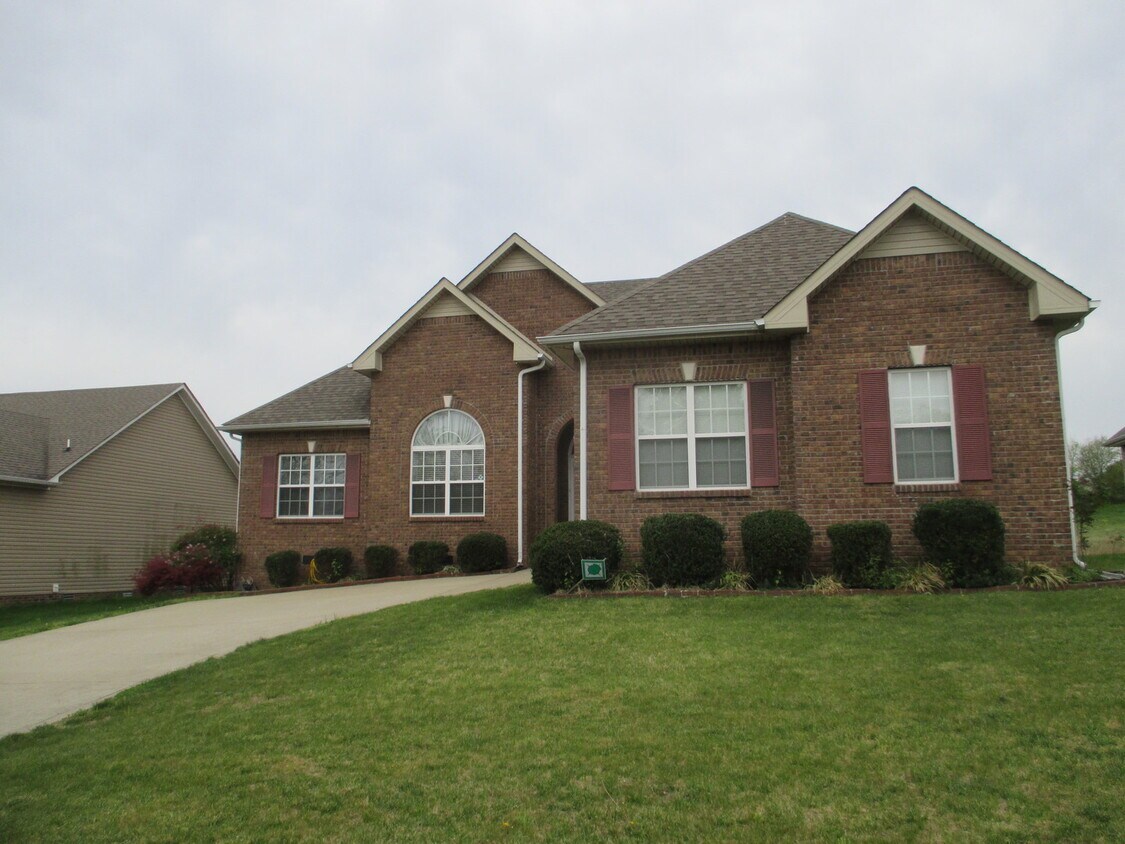 Foto principal - 3 Bedroom 2 Bath Home For Rent Near Post!