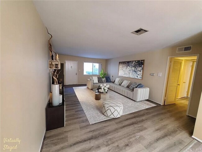 Foto del edificio - 12801 Moorpark St