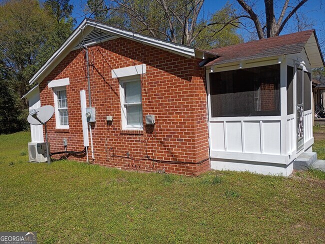 Foto del edificio - 11 Hester Dr